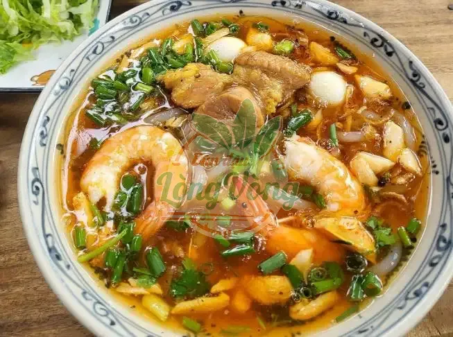 quan-banh-canh-ghe-o-vinh-1