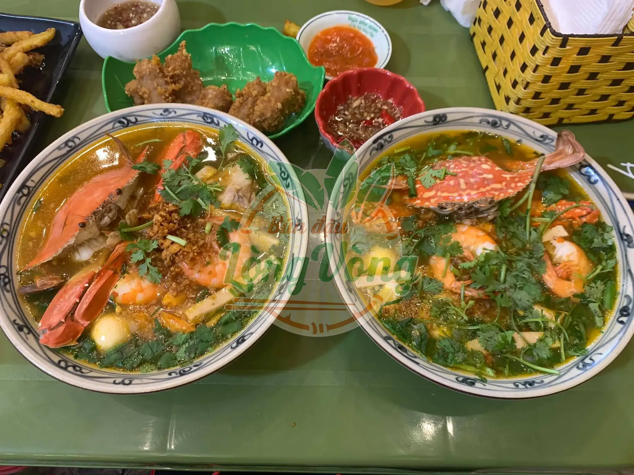 quan-banh-canh-ghe-o-vinh-3
