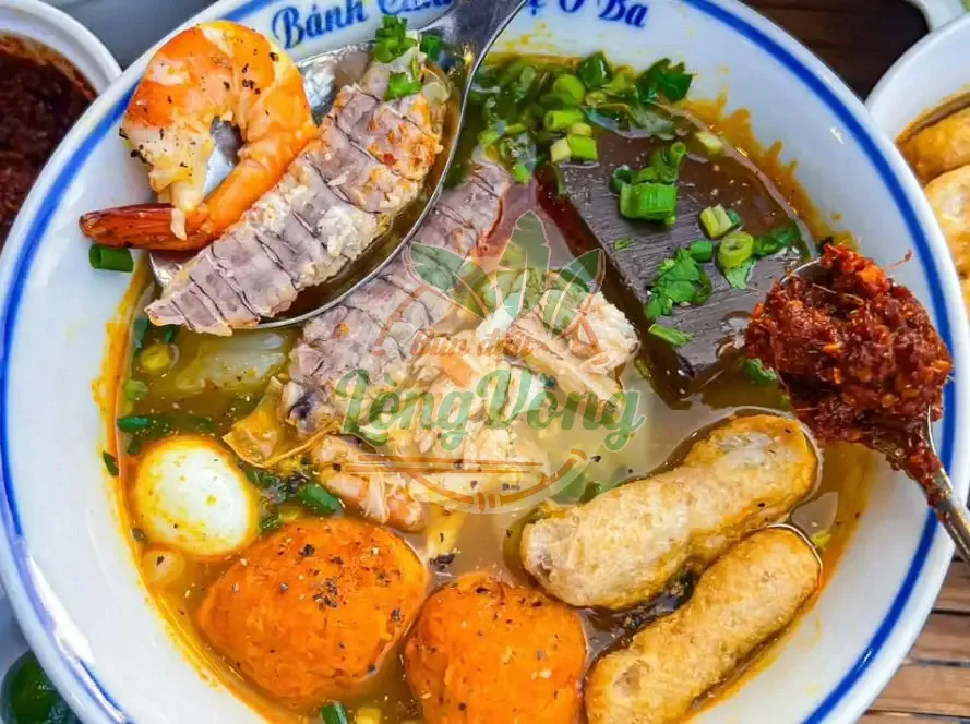 quan-banh-canh-ghe-o-vinh